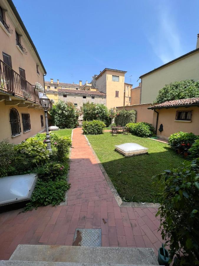Ferienwohnung Il Salotto Sul Rio Mantua Exterior foto
